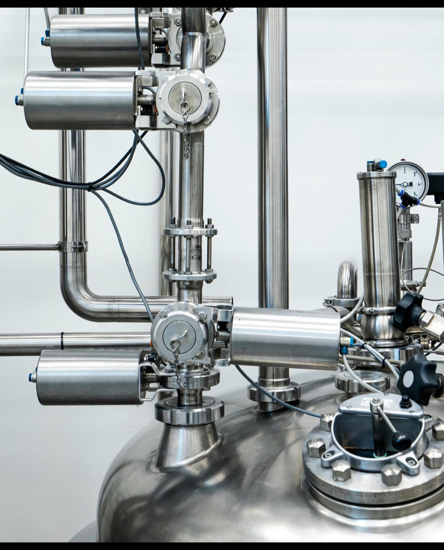 Industrial pressure vessels at a refinery process unit